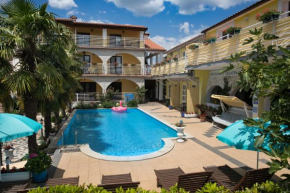 Отель Apartments Paradis  Ровинь